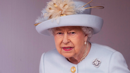 Isabel II reina de inglaterra (5)
