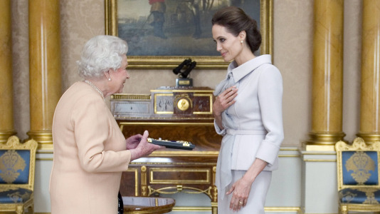 Isabel II reina de inglaterra (8)