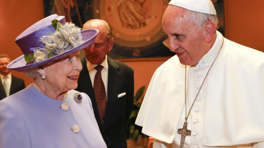 Isabel II reina de inglaterra (2)