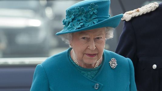Isabel II reina de inglaterra (9)