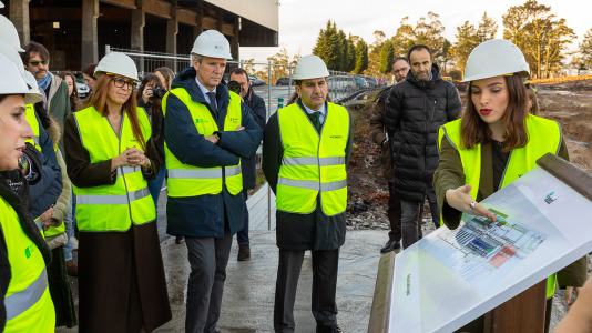 Acto de colocación de la primera piedra de la planta de carbón vegetal de Xeal en Dumbría