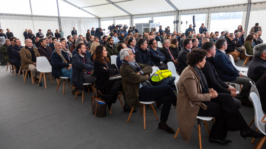 Acto de colocación de la primera piedra de la planta de carbón vegetal de Xeal en Dumbría