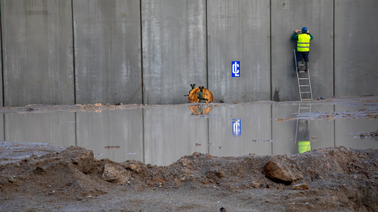 Acto de colocación de la primera piedra de la planta de carbón vegetal de Xeal en Dumbría