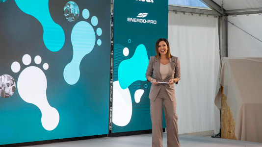 Acto de colocación de la primera piedra de la planta de carbón vegetal de Xeal en Dumbría