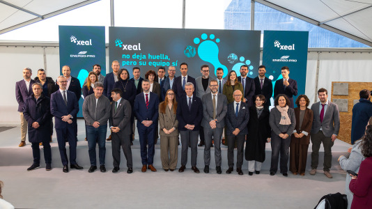 Acto de colocación de la primera piedra de la planta de carbón vegetal de Xeal en Dumbría