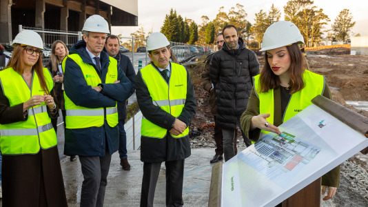 Acto de colocación de la primera piedra de la planta de carbón vegetal de Xeal en Dumbría
