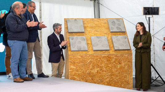 Acto de colocación de la primera piedra de la planta de carbón vegetal de Xeal en Dumbría