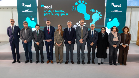 Acto de colocación de la primera piedra de la planta de carbón vegetal de Xeal en Dumbría