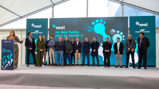 Acto de colocación de la primera piedra de la planta de carbón vegetal de Xeal en Dumbría