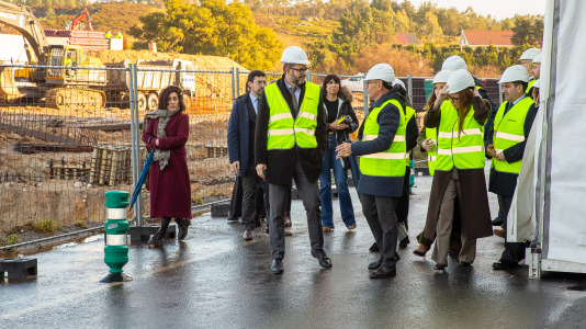 Acto de colocación de la primera piedra de la planta de carbón vegetal de Xeal en Dumbría