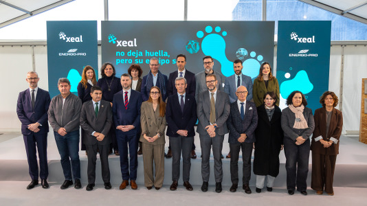 Acto de colocación de la primera piedra de la planta de carbón vegetal de Xeal en Dumbría