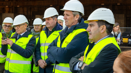 Acto de colocación de la primera piedra de la planta de carbón vegetal de Xeal en Dumbría