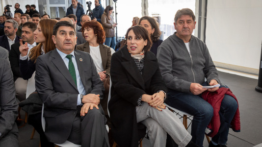Acto de colocación de la primera piedra de la planta de carbón vegetal de Xeal en Dumbría