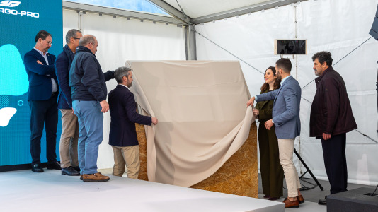 Acto de colocación de la primera piedra de la planta de carbón vegetal de Xeal en Dumbría