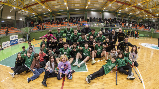 Victoria del Xiria ante el Ribeiro y homenaje a Zico Petricevic