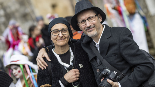Los Madamitos y Ghuardineros salieron por la parroquia malpicana de Cerqueda para despedir el Entroido