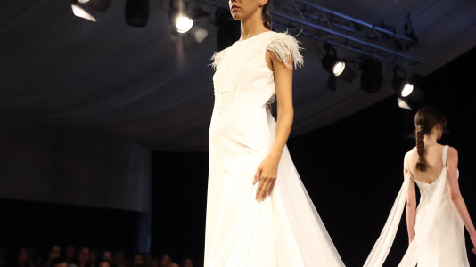 Los primeros desfiles de esta edición, que bajo el lema “Onde o fío se converte en arte”, busca destacar la artesanía local