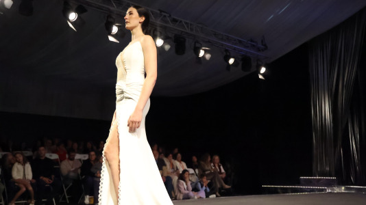 Los primeros desfiles de esta edición, que bajo el lema “Onde o fío se converte en arte”, busca destacar la artesanía local