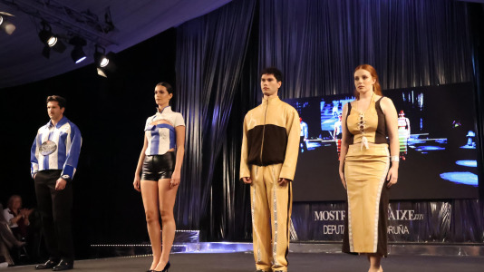 Los primeros desfiles de esta edición, que bajo el lema “Onde o fío se converte en arte”, busca destacar la artesanía local