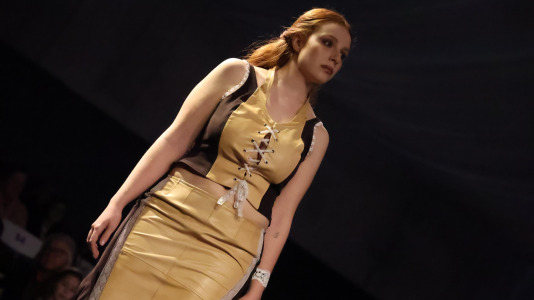 Los primeros desfiles de esta edición, que bajo el lema “Onde o fío se converte en arte”, busca destacar la artesanía local