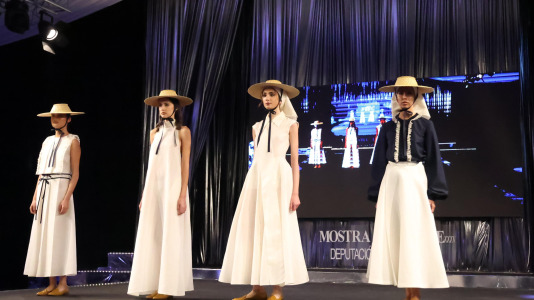 Los primeros desfiles de esta edición, que bajo el lema “Onde o fío se converte en arte”, busca destacar la artesanía local