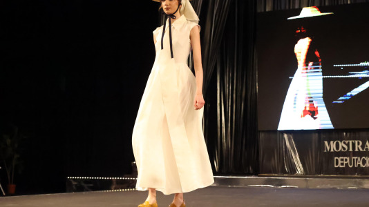 Los primeros desfiles de esta edición, que bajo el lema “Onde o fío se converte en arte”, busca destacar la artesanía local