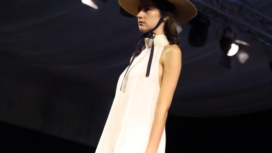 Los primeros desfiles de esta edición, que bajo el lema “Onde o fío se converte en arte”, busca destacar la artesanía local