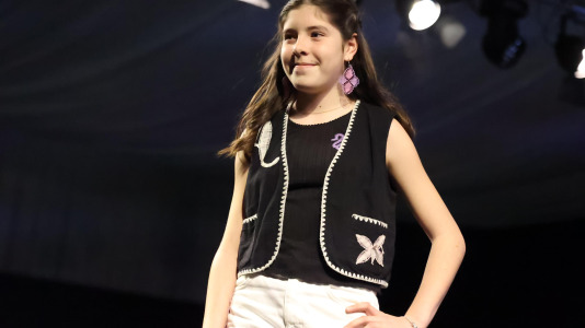 Los primeros desfiles de esta edición, que bajo el lema “Onde o fío se converte en arte”, busca destacar la artesanía local