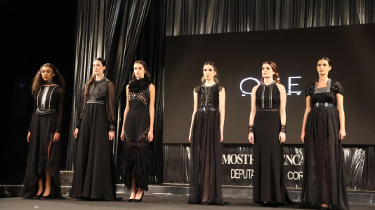 Los primeros desfiles de esta edición, que bajo el lema “Onde o fío se converte en arte”, busca destacar la artesanía local