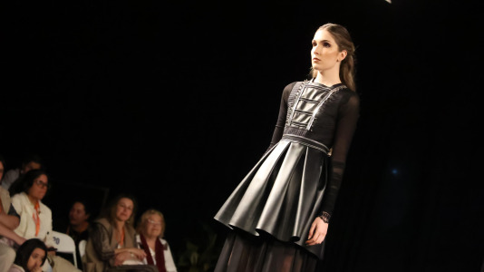 Los primeros desfiles de esta edición, que bajo el lema “Onde o fío se converte en arte”, busca destacar la artesanía local