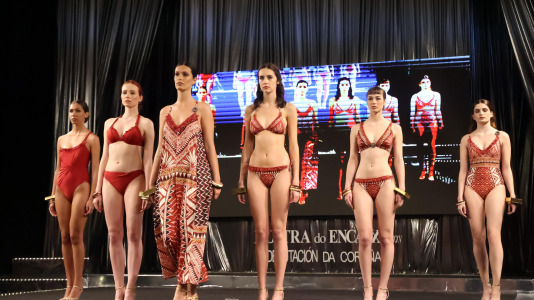 Los primeros desfiles de esta edición, que bajo el lema “Onde o fío se converte en arte”, busca destacar la artesanía local