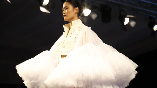 Los primeros desfiles de esta edición, que bajo el lema “Onde o fío se converte en arte”, busca destacar la artesanía local