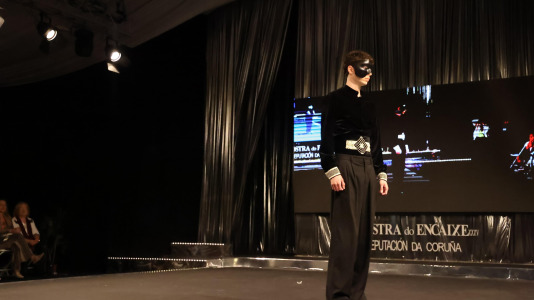 Los primeros desfiles de esta edición, que bajo el lema “Onde o fío se converte en arte”, busca destacar la artesanía local