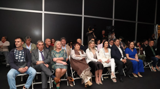 Los primeros desfiles de esta edición, que bajo el lema “Onde o fío se converte en arte”, busca destacar la artesanía local