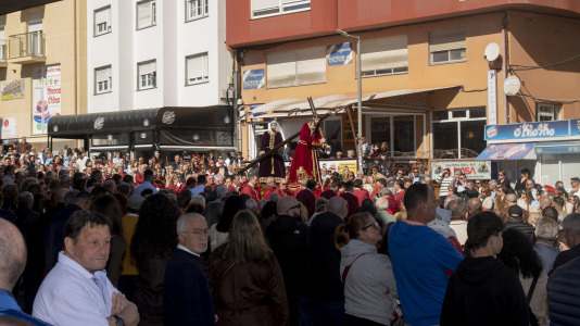 La devoción y la fe llenaron Fisterra este Viernes Santo, con los actos centrales de la Semana Santa en el municipio