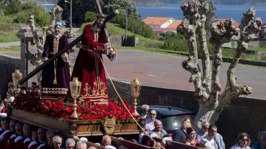La devoción y la fe llenaron Fisterra este Viernes Santo, con los actos centrales de la Semana Santa en el municipio