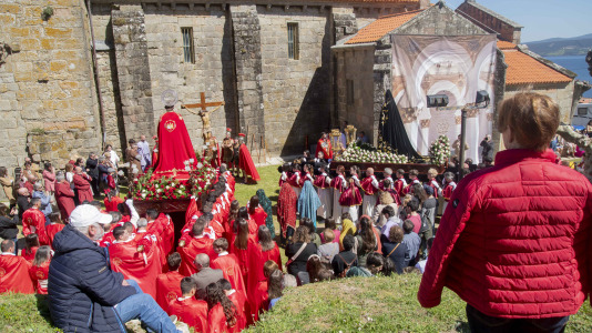 La devoción y la fe llenaron Fisterra este Viernes Santo, con los actos centrales de la Semana Santa en el municipio