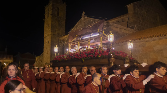 La devoción y la fe llenaron Fisterra este Viernes Santo, con los actos centrales de la Semana Santa en el municipio