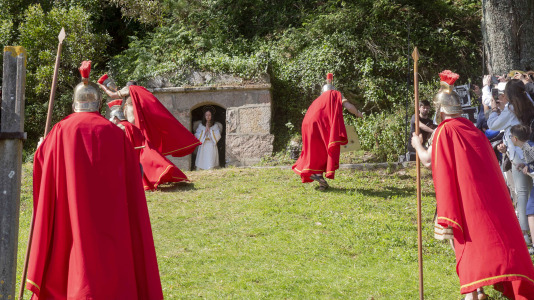 Fisterra vivió un año más con mucha devoción la representación de la Resurrección de Cristo