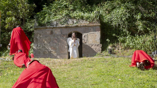 Fisterra vivió un año más con mucha devoción la representación de la Resurrección de Cristo
