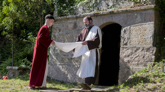 Fisterra vivió un año más con mucha devoción la representación de la Resurrección de Cristo