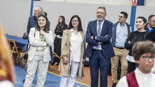 El polideportivo municipal de Zas acogió la Festa dos Maiores, en la que participaron unos 850 vecinos