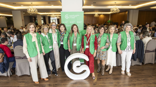 Carballo volvió a demostrar su solidaridad en la la comida de la mesa local de la Asociación Española de Lucha contra el Cáncer