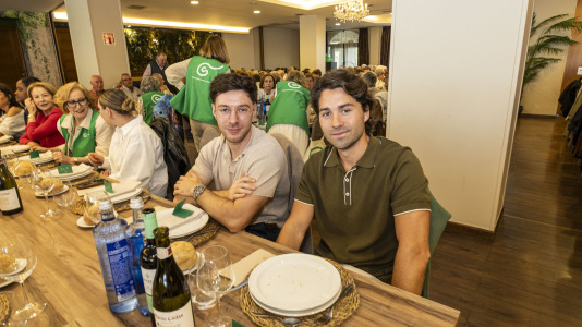 Carballo volvió a demostrar su solidaridad en la la comida de la mesa local de la Asociación Española de Lucha contra el Cáncer