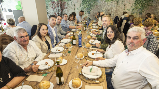 Carballo volvió a demostrar su solidaridad en la la comida de la mesa local de la Asociación Española de Lucha contra el Cáncer