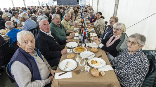 Malpica rindió homenaje a sus mayores en una nueva edición de la fiesta de la tercera edad de la que disfrutaron los vecinos