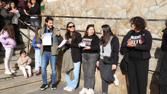 Unas 300 personas se manifestaron en Carballo para exigir mejoras en cubrir las necesidades del alumnado con necesidades especiales