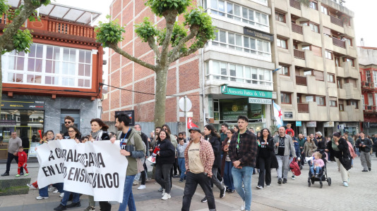Unas 300 personas se manifestaron en Carballo para exigir mejoras en cubrir las necesidades del alumnado con necesidades especiales