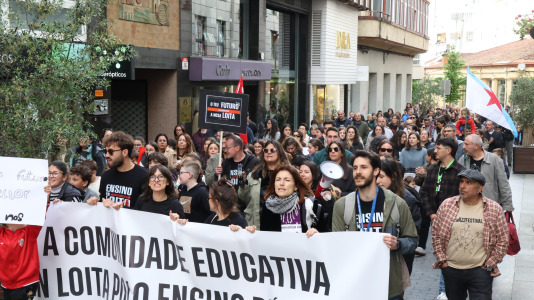 Unas 300 personas se manifestaron en Carballo para exigir mejoras en cubrir las necesidades del alumnado con necesidades especiales
