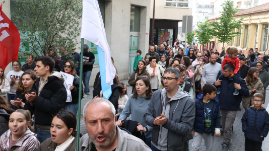 Unas 300 personas se manifestaron en Carballo para exigir mejoras en cubrir las necesidades del alumnado con necesidades especiales